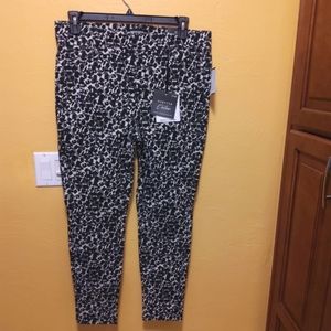 NWT Royalty For Me Pull-On Print Pants Mid Rise Ankle Length